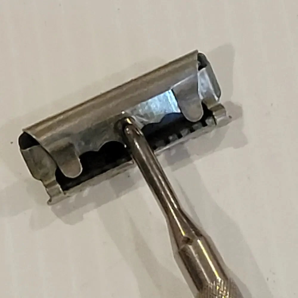 Vintage Enders safety razor with box and blade with sleeve